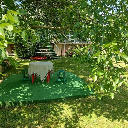 "Ранчо" - Тераса Квіти Сад Lejlighed Uzjhorod Eksteriør billede